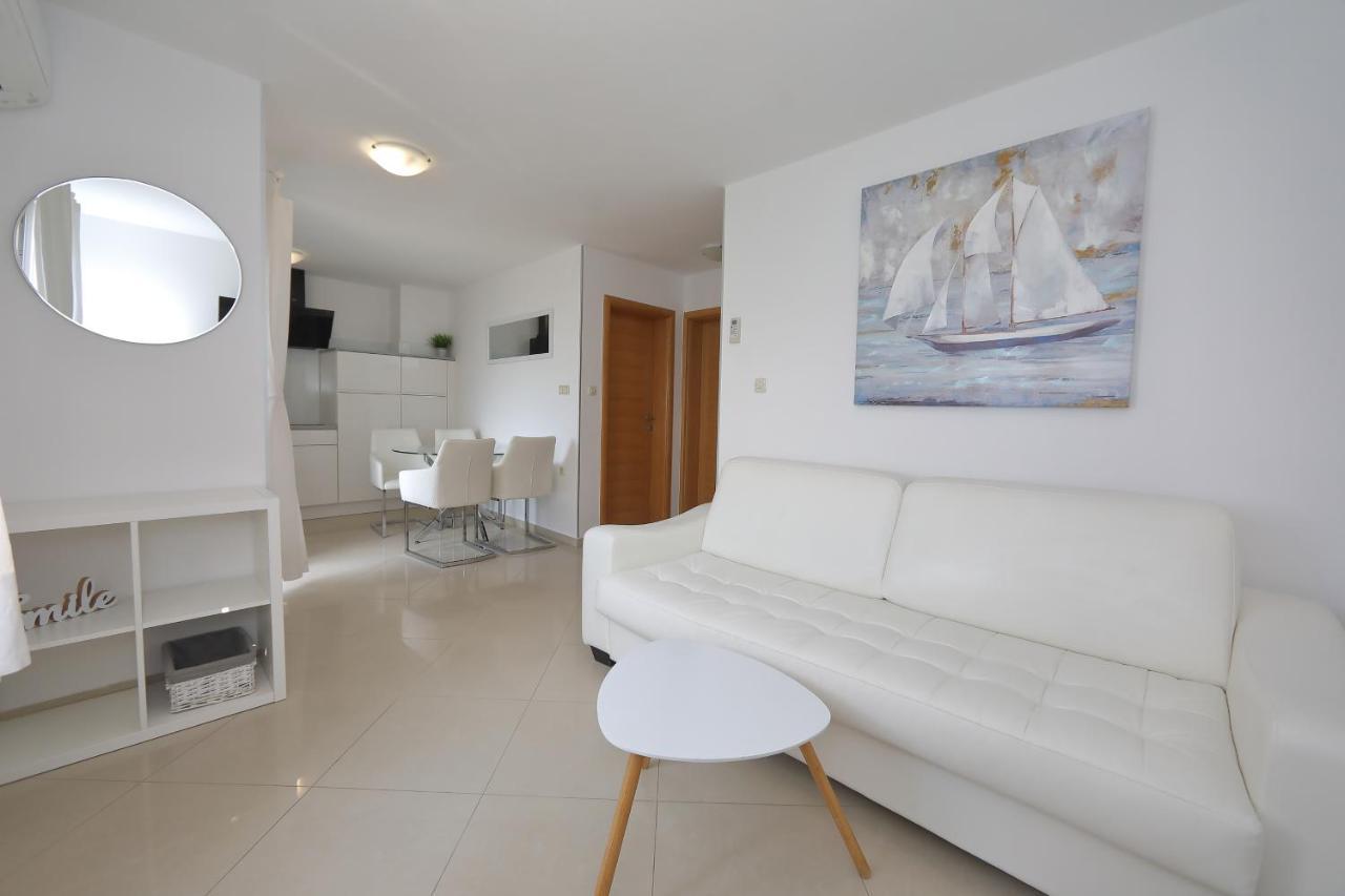 Apartments Nina Bibinje Bagian luar foto